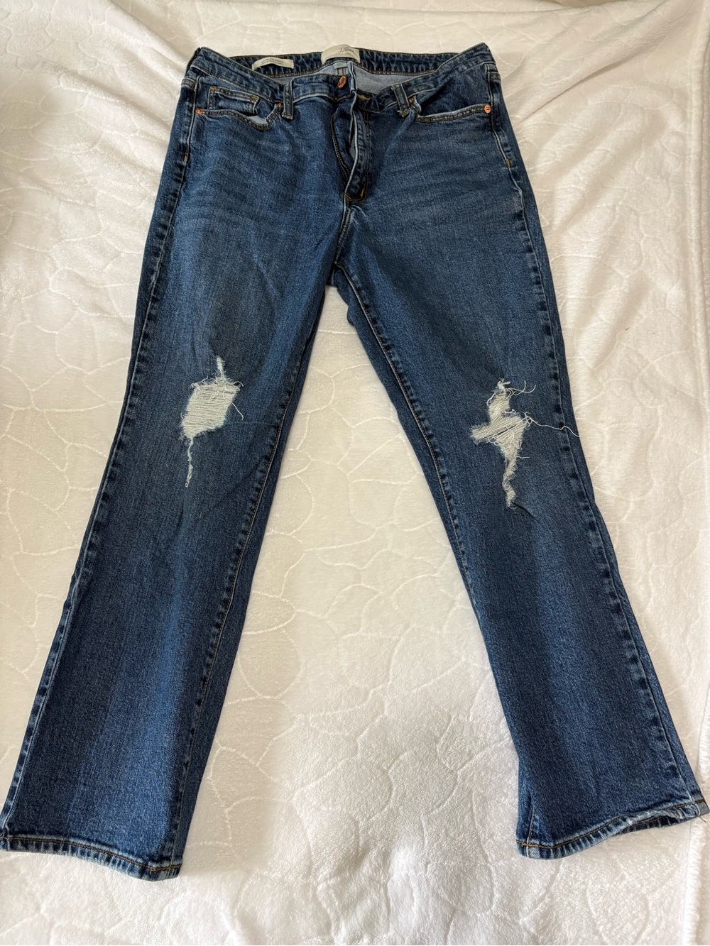 Universal Thread Dark Blue Straight-Leg Distressed Jeans